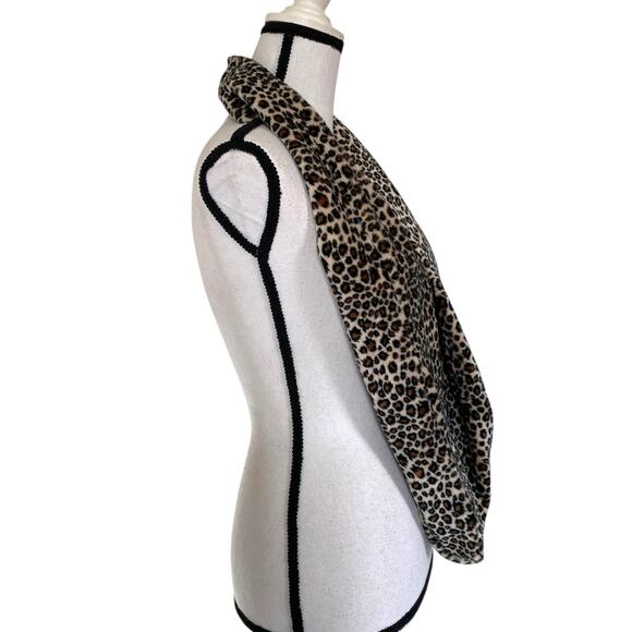 Leopard Print Plush Infinity Scarf Cozy Soft Neck warmer Animal Print - Picture 3 of 8